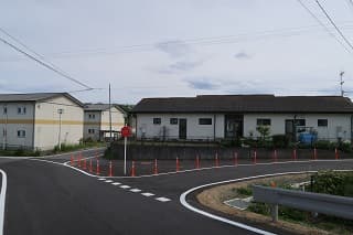 車線分離標（ラバーポール）『ツイストポール・P』 大船渡広田陸前高田線 遠景1