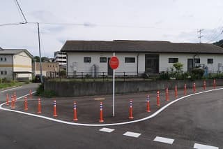 車線分離標（ラバーポール）『ツイストポール・P』 大船渡広田陸前高田線 遠景1