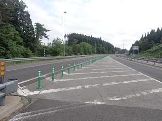 車線分離標（ラバーポール）『ツイストポール・P』 東北自動車道 青森IC