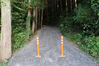 車線分離標（ラバーポール）『ツイストポール・P』 岩手県陸前高田市 本丸公園管理用道路に設置