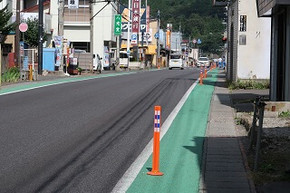 車線分離標（ラバーポール）『ツイストポール・P』 岩手県 一般県道二戸一戸線 福岡地区に設置