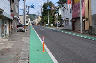 車線分離標（ラバーポール）『ツイストポール・P』 岩手県 一般県道二戸一戸線 福岡地区に設置