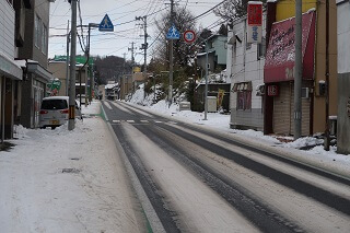車線分離標（ラバーポール）『ツイストポール・P』 岩手県 一般県道二戸一戸線 福岡地区に設置