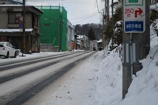 車線分離標（ラバーポール）『ツイストポール・P』 岩手県 一般県道二戸一戸線 福岡地区に設置