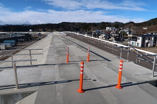 車線分離標（ラバーポール）『ツイストポール・P』 岩手県 一般県道二戸一戸線 福岡地区に設置