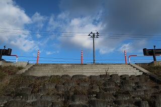車線分離標（ラバーポール）『ツイストポール・P』 岩手県 一般県道二戸一戸線 福岡地区に設置