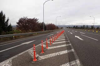 車線分離標（ラバーポール）『ツイストポール・P』 磐越自動車道に設置