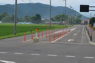 ラバーポール 右斜め昼間