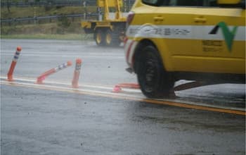 車線分離標（ラバーポール）『ツイストポール・P』普通車 衝突試験